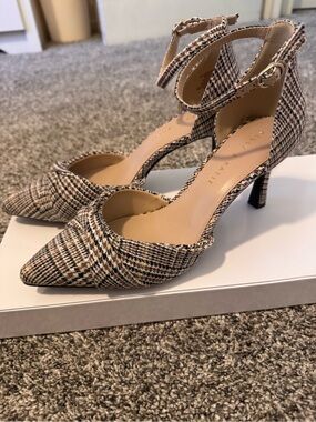 Kelly & Katie Beige Plaid Pointed-Toe Ankle-Strap Heels